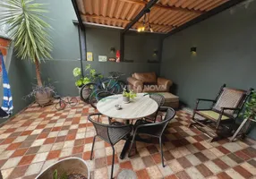 Foto 1 de Casa com 2 Quartos à venda, 108m² em Parque Regina, São Paulo