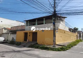 Foto 1 de Casa com 4 Quartos à venda, 339m² em Montese, Fortaleza