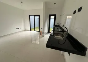 Foto 1 de Casa com 2 Quartos à venda, 63m² em Cezar de Souza, Mogi das Cruzes