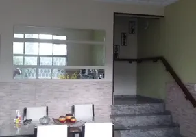 Foto 1 de Casa com 3 Quartos à venda, 240m² em Charitas, Niterói