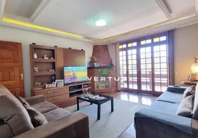 Foto 1 de Casa com 4 Quartos à venda, 218m² em Granja Guarani, Teresópolis