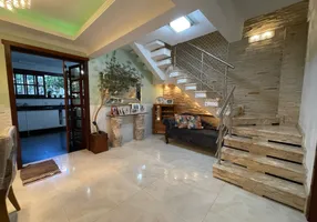 Foto 1 de Casa com 4 Quartos à venda, 650m² em Medianeira, Porto Alegre