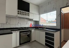 Foto 1 de Casa com 2 Quartos para alugar, 90m² em Conjunto Habitacional Arco iris cecap, Rio Claro