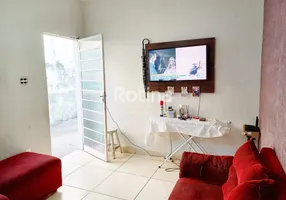 Foto 1 de Casa com 2 Quartos à venda, 81m² em Osvaldo Rezende, Uberlândia