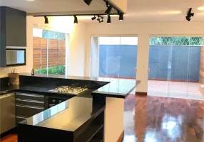 Foto 1 de Casa com 3 Quartos à venda, 300m² em Morumbi, São Paulo