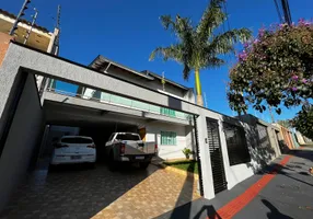 Foto 1 de Sobrado com 3 Quartos à venda, 200m² em Jardim Portal dos Pioneiros, Londrina