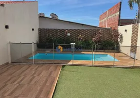 Foto 1 de Sobrado com 4 Quartos à venda, 200m² em Jardim Iguaçu, Maringá