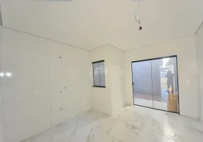 Foto 1 de Sobrado com 3 Quartos à venda, 76m² em Sitio Cercado, Curitiba