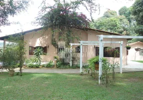Foto 1 de Fazenda/Sítio com 3 Quartos à venda, 400m² em Jardim das Colinas, Embu das Artes