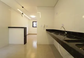 Foto 1 de Casa de Condomínio com 2 Quartos à venda, 49m² em Maracanã, Praia Grande