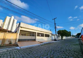 Foto 1 de Casa com 2 Quartos à venda, 215m² em Candelária, Natal