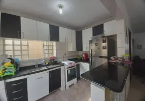 Foto 1 de Casa com 2 Quartos à venda, 110m² em Centro, Mogi das Cruzes