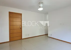 Foto 1 de Apartamento com 2 Quartos à venda, 59m² em Taquara, Rio de Janeiro