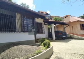 Foto 1 de Casa com 4 Quartos à venda, 300m² em Iúcas, Teresópolis