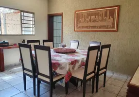 Foto 1 de Sobrado com 3 Quartos à venda, 194m² em Centro, Araraquara