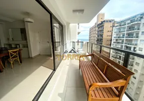 Foto 1 de Apartamento com 3 Quartos para alugar, 140m² em Praia das Pitangueiras, Guarujá