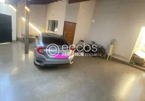 Foto 1 de Casa com 3 Quartos à venda, 169m² em Planalto, Uberlândia