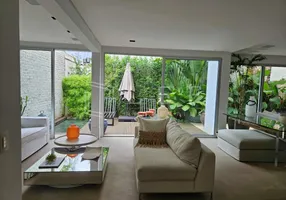 Foto 1 de Casa de Condomínio com 4 Quartos à venda, 200m² em Indianópolis, São Paulo