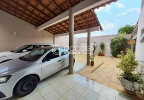 Foto 1 de Casa com 4 Quartos à venda, 354m² em Jardim Karaíba, Uberlândia