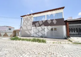 Foto 1 de Casa com 14 Quartos para alugar, 20m² em Candelária, Natal