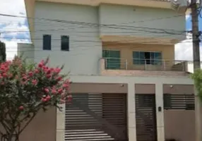 Foto 1 de Sobrado com 4 Quartos à venda, 426m² em Vila Osvaldo Rosa, Goiânia