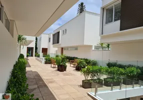 Foto 1 de Casa de Condomínio com 4 Quartos à venda, 400m² em Jardim Petrópolis, São Paulo