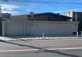 Foto 1 de Casa com 3 Quartos à venda, 250m² em Candelária, Natal