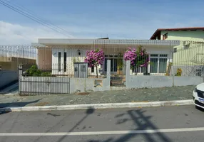 Foto 1 de Casa com 4 Quartos à venda, 323m² em Barreiros, Florianópolis