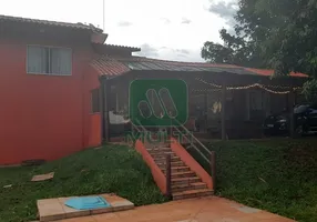 Foto 1 de Casa com 4 Quartos para alugar, 270m² em Chácaras Eldorado, Uberlândia