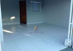 Foto 1 de Casa com 2 Quartos à venda, 81m² em Jardim Roma, Londrina