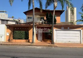 Foto 1 de Casa com 4 Quartos à venda, 370m² em Umuarama, Uberlândia