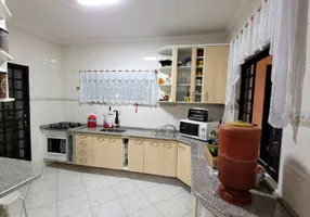 Foto 1 de Casa de Condomínio com 3 Quartos à venda, 100m² em Chácara do Visconde, Taubaté