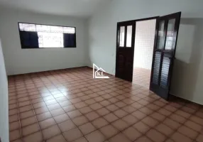 Foto 1 de Casa com 3 Quartos para alugar, 180m² em Candelária, Natal