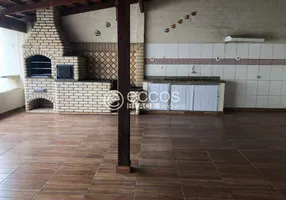 Foto 1 de Casa com 3 Quartos para alugar, 140m² em Martins, Uberlândia