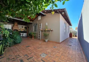 Foto 1 de Casa com 2 Quartos à venda, 180m² em Rio Branco, Belo Horizonte