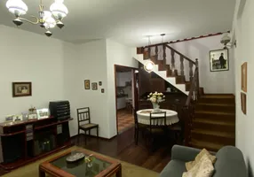 Foto 1 de Casa com 3 Quartos à venda, 229m² em Olaria, Nova Friburgo