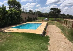 Foto 1 de Fazenda/Sítio com 3 Quartos para alugar, 300m² em , Brotas