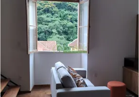 Foto 1 de Apartamento com 1 Quarto para alugar, 31m² em Centro, Petrópolis