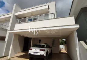 Foto 1 de Casa com 4 Quartos à venda, 225m² em Jurerê, Florianópolis