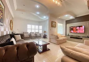 Foto 1 de Casa com 4 Quartos à venda, 350m² em Terras de Santana II, Londrina