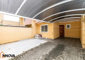 Foto 1 de Sobrado com 4 Quartos à venda, 148m² em Uberaba, Curitiba