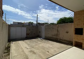 Foto 1 de Casa com 2 Quartos à venda, 90m² em Barrocão, Itaitinga