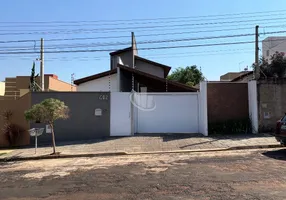 Foto 1 de Sobrado com 3 Quartos à venda, 247m² em Residencial Cambuy, Araraquara