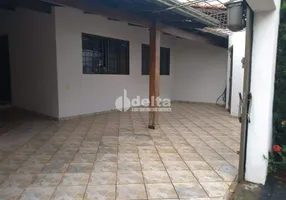 Foto 1 de Casa com 3 Quartos à venda, 245m² em Dona Zulmira, Uberlândia