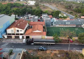 Foto 1 de Casa com 4 Quartos à venda, 400m² em Centro, Caldas Novas