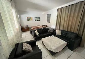 Foto 1 de Casa com 3 Quartos à venda, 150m² em Jardim Guararapes, Londrina