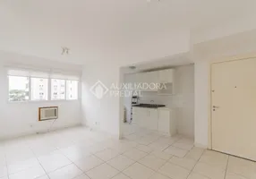 Foto 1 de Apartamento com 2 Quartos para alugar, 50m² em Passo da Areia, Porto Alegre