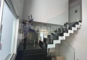 Foto 1 de Casa com 5 Quartos à venda, 242m² em Jardim Europa, Uberlândia