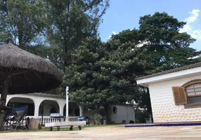 Foto 1 de Fazenda/Sítio com 5 Quartos para alugar, 380m² em Três Montanhas, Osasco