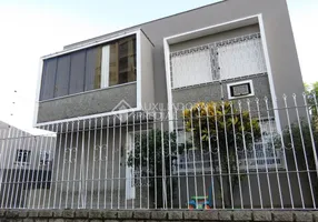 Foto 1 de Casa com 3 Quartos à venda, 217m² em Teresópolis, Porto Alegre